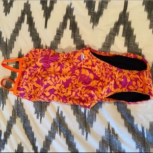 Training suit for swimming